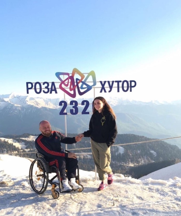На фото: Виктор Пушкин и Дарья в горах на курорте Роза Хутор