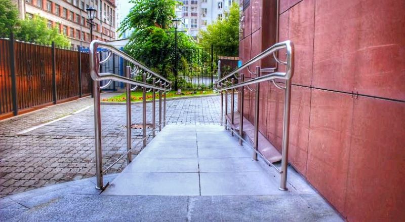 На фото: пандус на вдохе в хостел Лондон