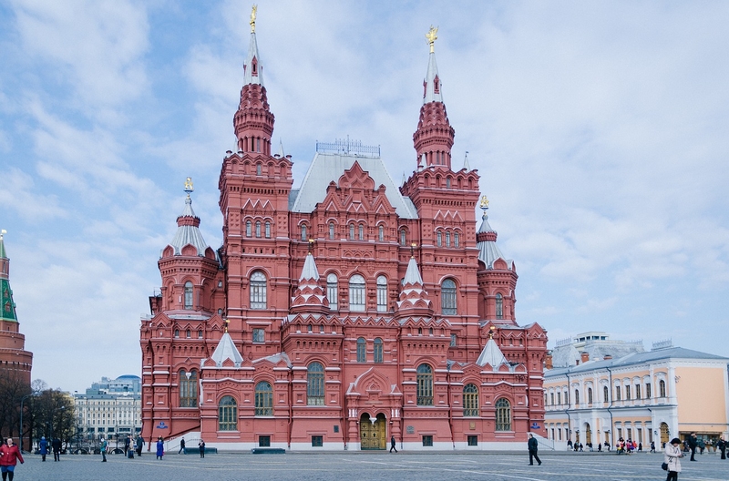 На фото: здание исторического музея на Красной площади в Москве