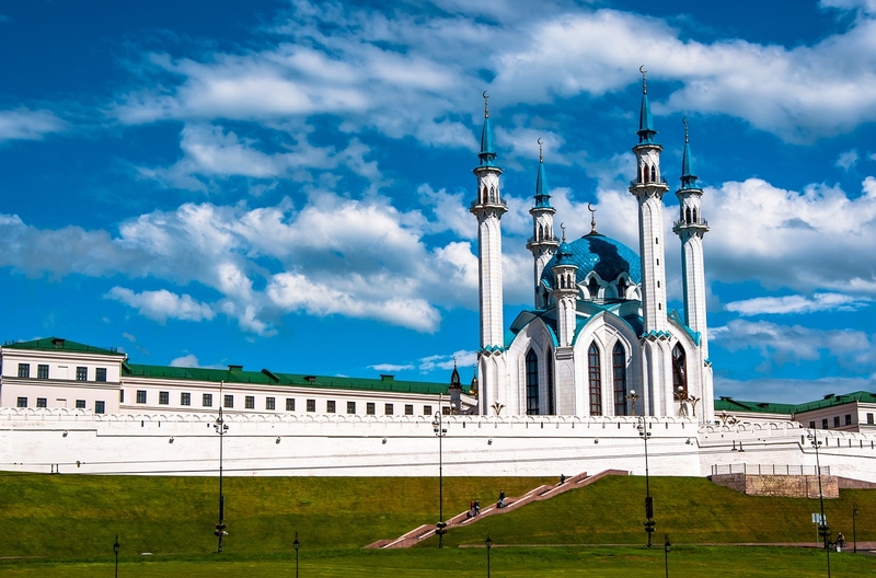 На фото: мечеть Кул-Шариф и белая стена Казанского Кремля