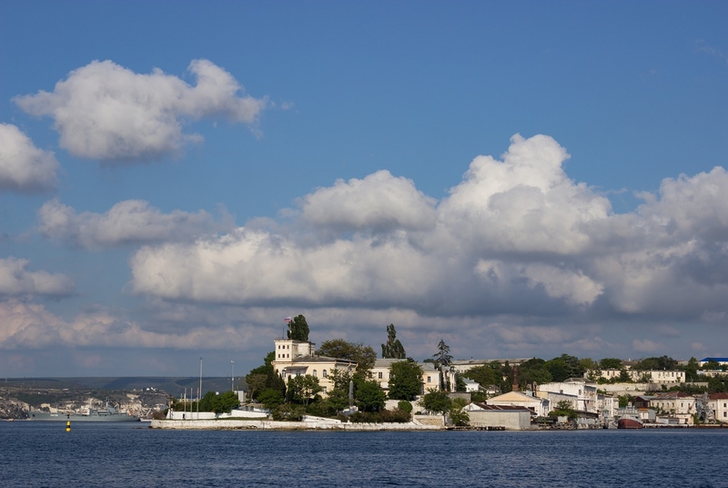 На фото: Севастополь, вид на город с моря 