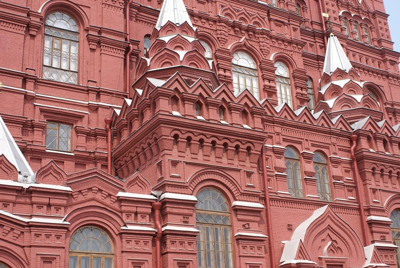 На фото: главное здание исторического музея на Красной площади в Москве